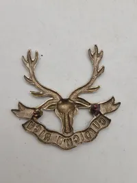 Originalt The Seaforth Highlanders – White Metal Cap Badge