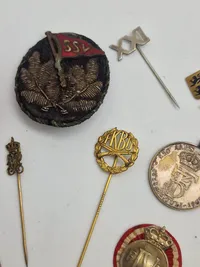 Samling militære pins mm.