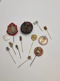 Samling militære pins mm.