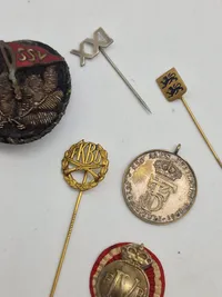 Samling militære pins mm.