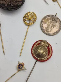Samling militære pins mm.