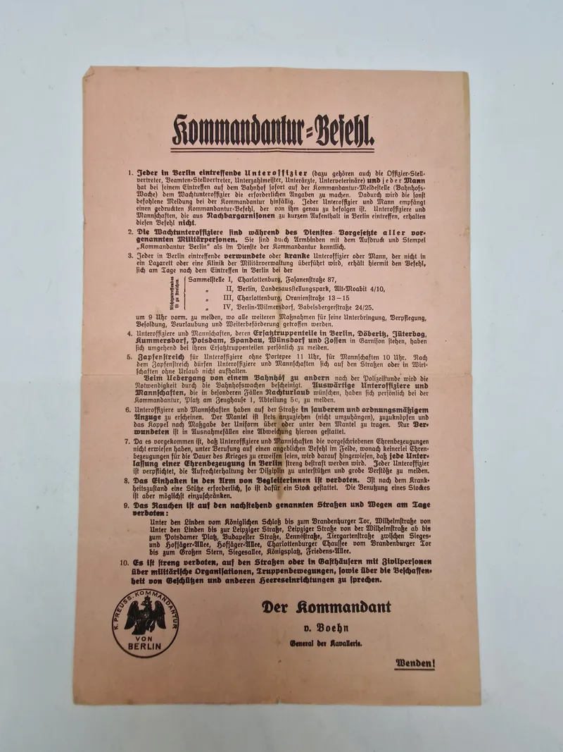 Original "Kommandantur-Befehl" er en militær ordre fra Kommandanturet i Berlin, der fastsætter regler for militært personel i byen WW1