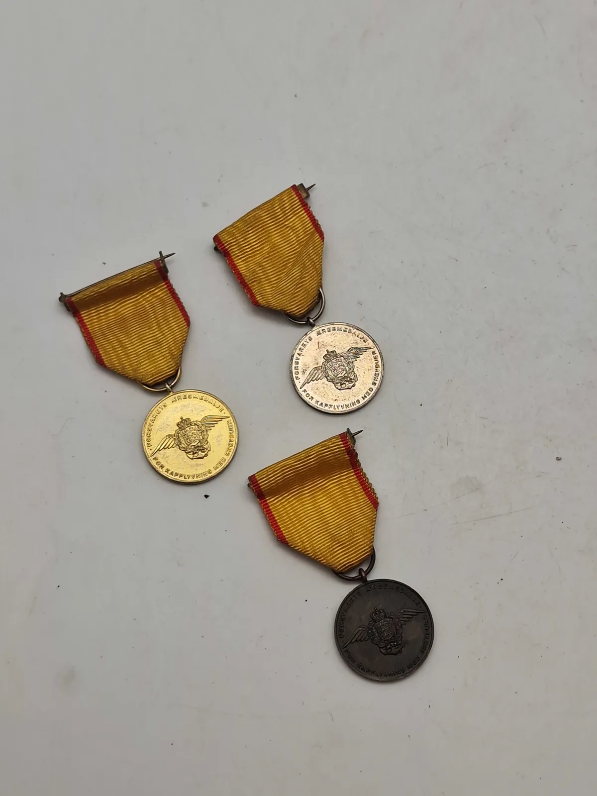 Originale  æresmedaljer fra forsvarets brevdue flyvning -guld sølv og bronce