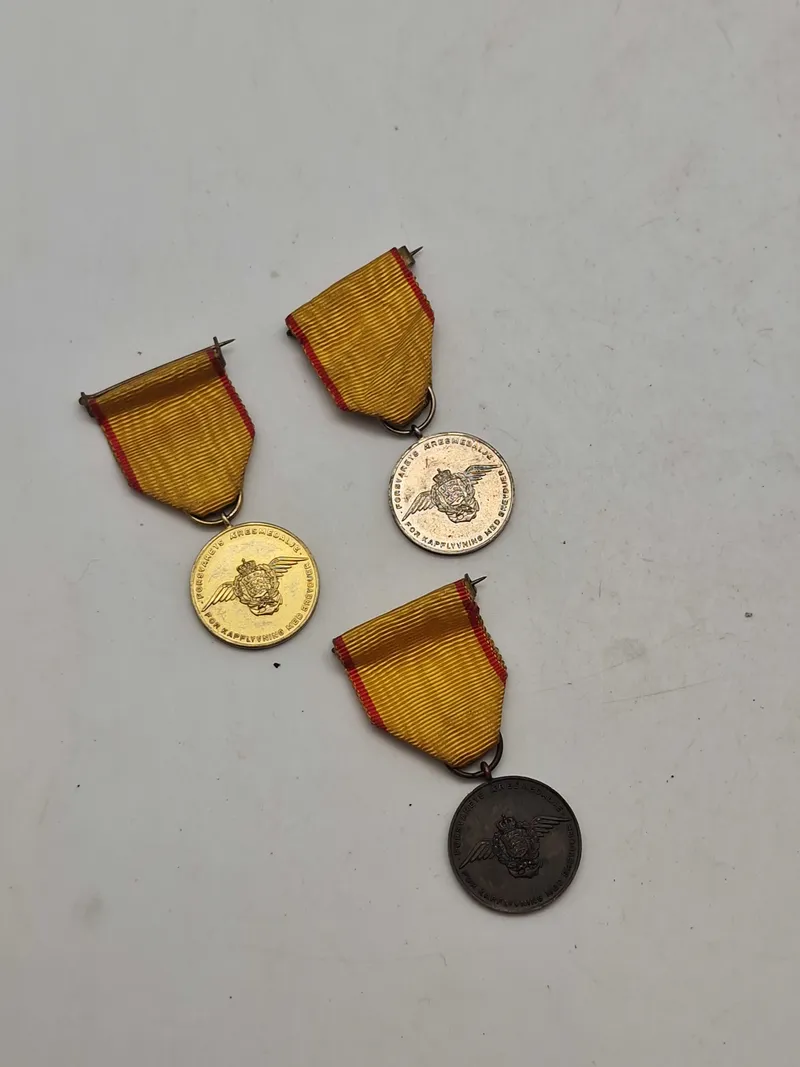 Originale  æresmedaljer fra forsvarets brevdue flyvning -guld sølv og bronce