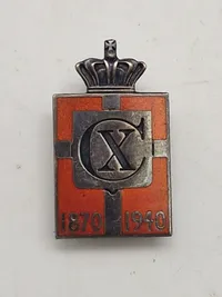 Originalt Georg Jensen kongemærke af sterlingsølv og emalje