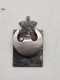 Originalt Georg Jensen kongemærke af sterlingsølv og emalje