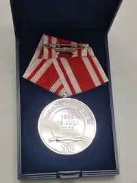 Original medalje fra De Danske Forsvarsbrødre med æske