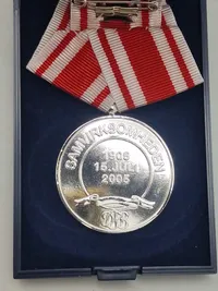 Original medalje fra De Danske Forsvarsbrødre med æske