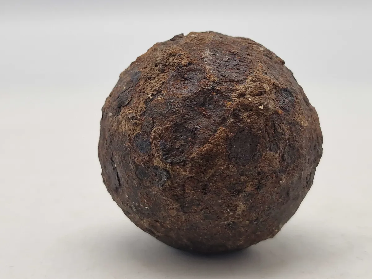 Original 1800 tals kanonkugle