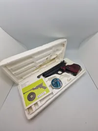 Sjælden udbudt til salg tysk Feinwerkbau
Luftpistole Modell 65 kaliber 4,5 mm, med original æske og originale papirer fra fabrikken