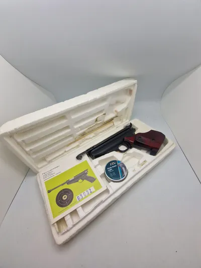 Sjælden udbudt til salg tysk Feinwerkbau
Luftpistole Modell 65 kaliber 4,5 mm, med original æske og originale papirer fra fabrikken