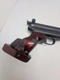 Sjælden udbudt til salg tysk Feinwerkbau
Luftpistole Modell 65 kaliber 4,5 mm, med original æske og originale papirer fra fabrikken