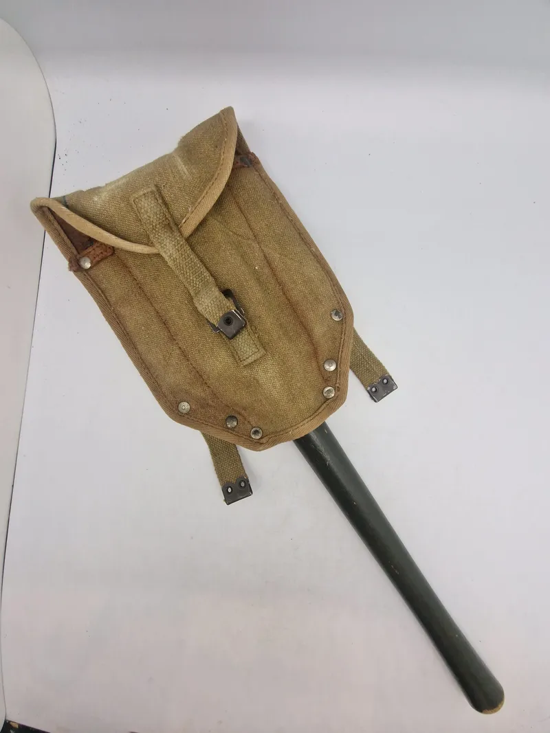 Original dansk anvendt feltspade med webbinghylster