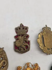 Samling regimentsmærker mm.