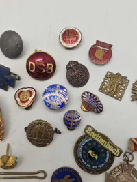 Samling diverse pins mm.