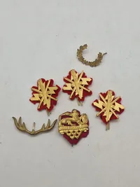 Lot danske regimentsmærker mm.