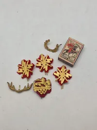 Lot danske regimentsmærker mm.
