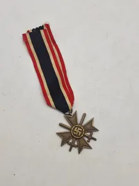 Originalt KRIEGSVERDIENSTKREUZ II KLASSE MIT SCHWERTEN 1939 – WAR MERIT CROSS II CLASS WITH SWORDS 1939 GERMANY WWII
