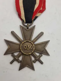 Originalt KRIEGSVERDIENSTKREUZ II KLASSE MIT SCHWERTEN 1939 – WAR MERIT CROSS II CLASS WITH SWORDS 1939 GERMANY WWII