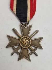 Originalt KRIEGSVERDIENSTKREUZ II KLASSE MIT SCHWERTEN 1939 – WAR MERIT CROSS II CLASS WITH SWORDS 1939 GERMANY WWII