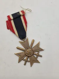 Originalt KRIEGSVERDIENSTKREUZ II KLASSE MIT SCHWERTEN 1939 – WAR MERIT CROSS II CLASS WITH SWORDS 1939 GERMANY WWII