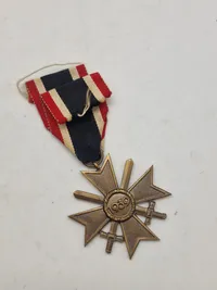 Originalt KRIEGSVERDIENSTKREUZ II KLASSE MIT SCHWERTEN 1939 – WAR MERIT CROSS II CLASS WITH SWORDS 1939 GERMANY WWII