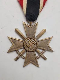 Originalt KRIEGSVERDIENSTKREUZ II KLASSE MIT SCHWERTEN 1939 – WAR MERIT CROSS II CLASS WITH SWORDS 1939 GERMANY WWII