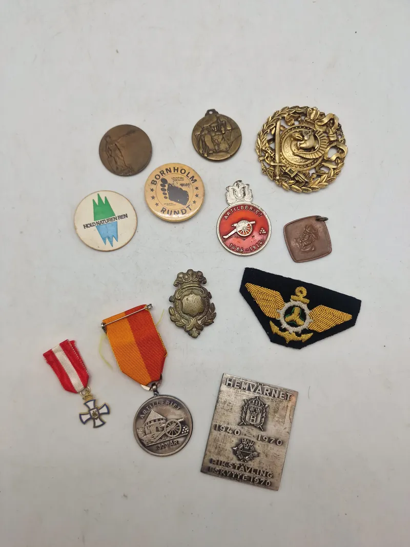 Lot diverse pins og nåle
