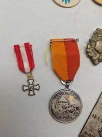 Lot diverse pins og nåle