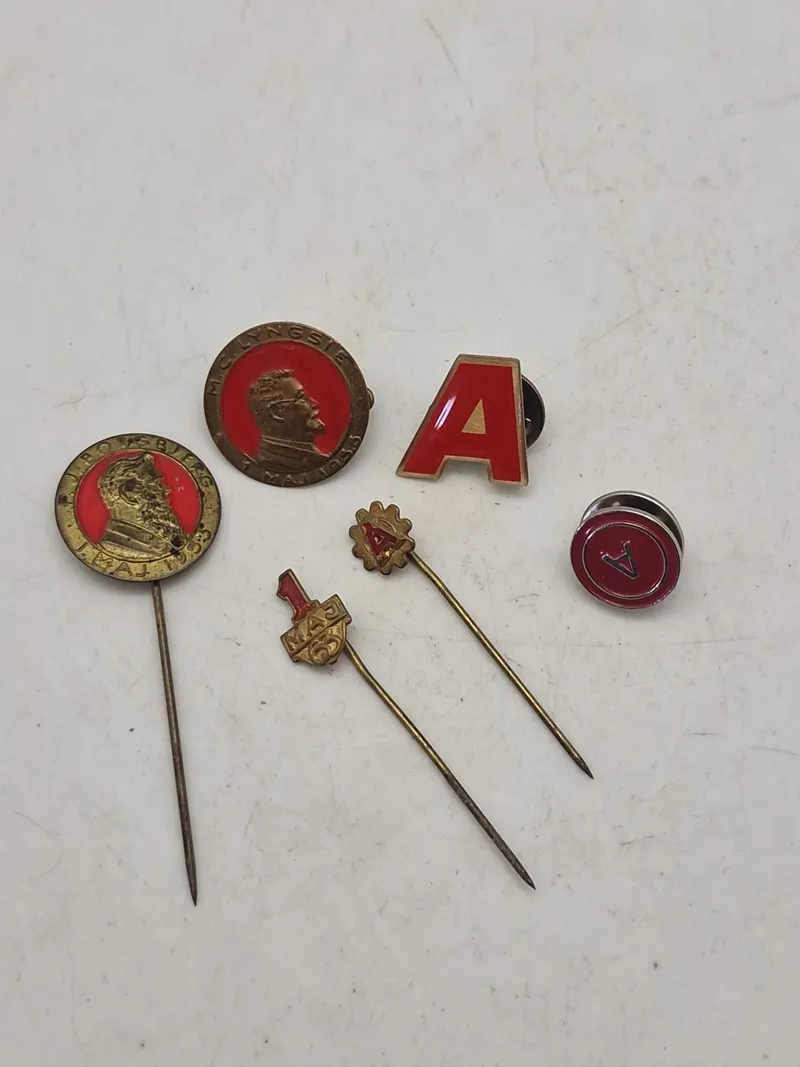 Lot diverse pins og nåle