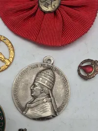 Lot diverse pins og nåle