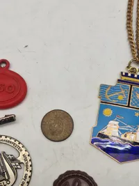 Lot diverse pins og nåle