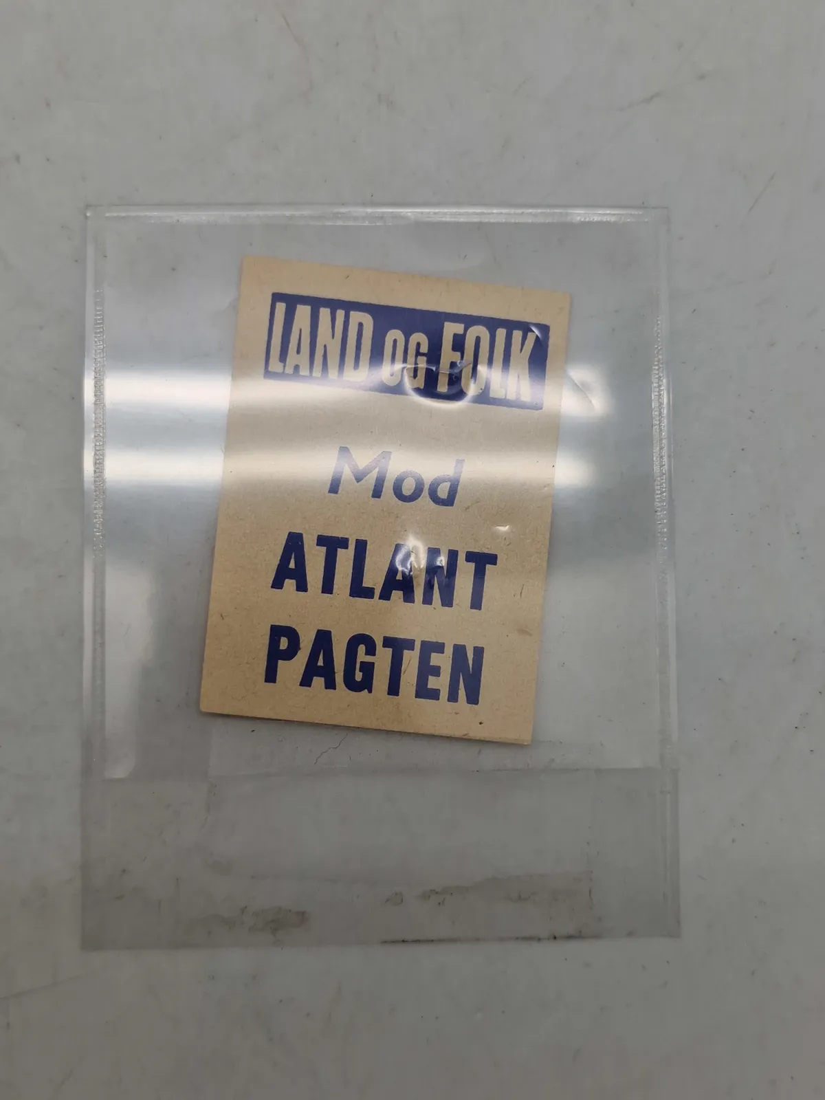 Land og Folk label