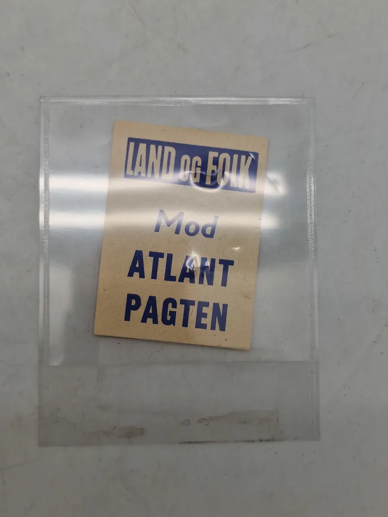 Land og Folk label