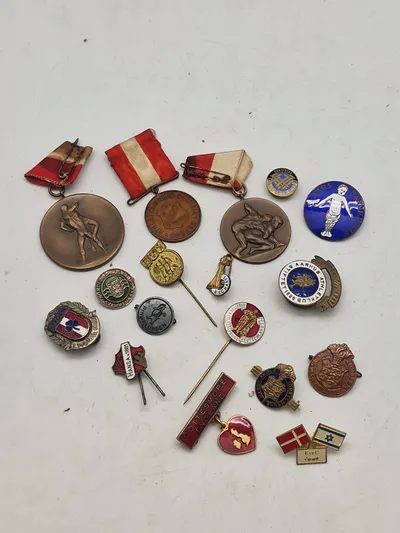 Samling pins og marker