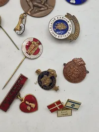 Samling pins og marker
