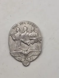 Original Tag Der Arbeit pin - ww2
