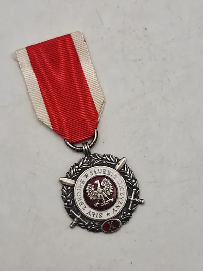 Original polsk Medalje for de væbnede styrker i fædrelandets tjeneste (Medal of the Armed Forces in the Service of the Fatherland).
