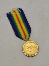 Original Victory Medal, også kendt som Inter-Allied Victory Medal, som blev uddelt til soldater og andre fra de allierede lande, der gjorde tjeneste under Første Verdenskrig