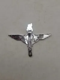 Lot originale britiske faldskærmsvinger mm.