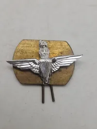 Lot originale britiske faldskærmsvinger mm.