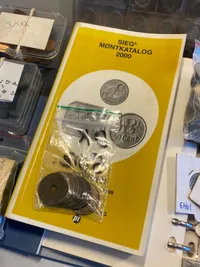 Stor dansk møntsamling med opslagsværker mm.