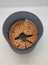 Original tysk M/40 hjelm, brugt efter krigen