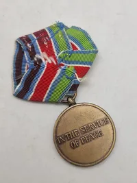 Original FN-medalje, som er en international dekoration tildelt af De Forenede Nationer (FN) til militært og politimæssigt personale, der har deltaget i FN-operationer.