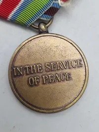 Original FN-medalje, som er en international dekoration tildelt af De Forenede Nationer (FN) til militært og politimæssigt personale, der har deltaget i FN-operationer.