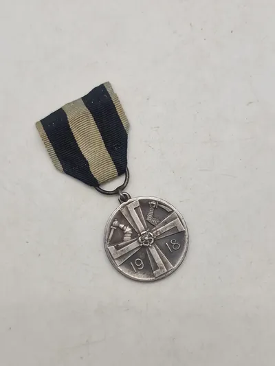 Original finsk mindemedalje for Frihedskrigen (Vapaussodan muistomitali), som blev indstiftet den 10. september 1918 af det finske senat.