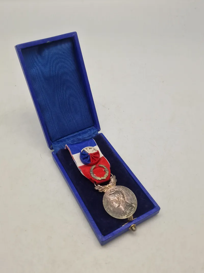 Original Médaille d'Honneur du Travail" (Arbejdets Æresmedalje)