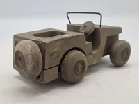 Original træ legetøjs bil lavet som Willys Jeep lige efter WW2