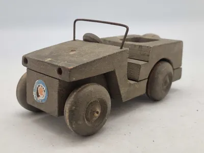 Original træ legetøjs bil lavet som Willys Jeep lige efter WW2