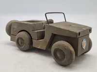 Original træ legetøjs bil lavet som Willys Jeep lige efter WW2